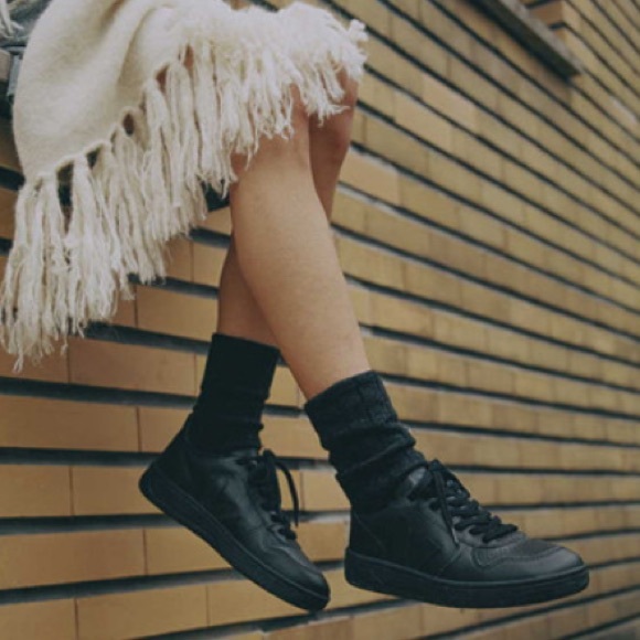 VEJA V-10 MADE IN BRAZIL VEGAN ALL BLACK 2.0 - Picture 2 of 16